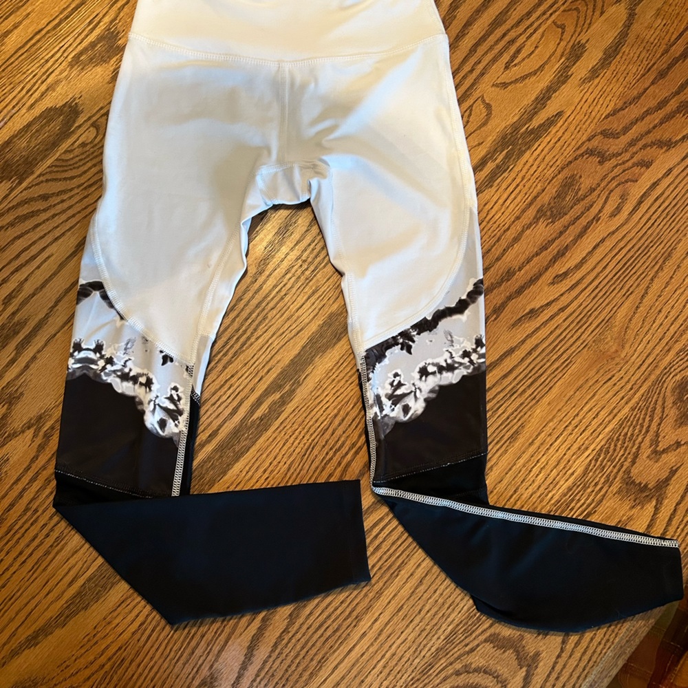 Women’s athletic wear yoga leggings